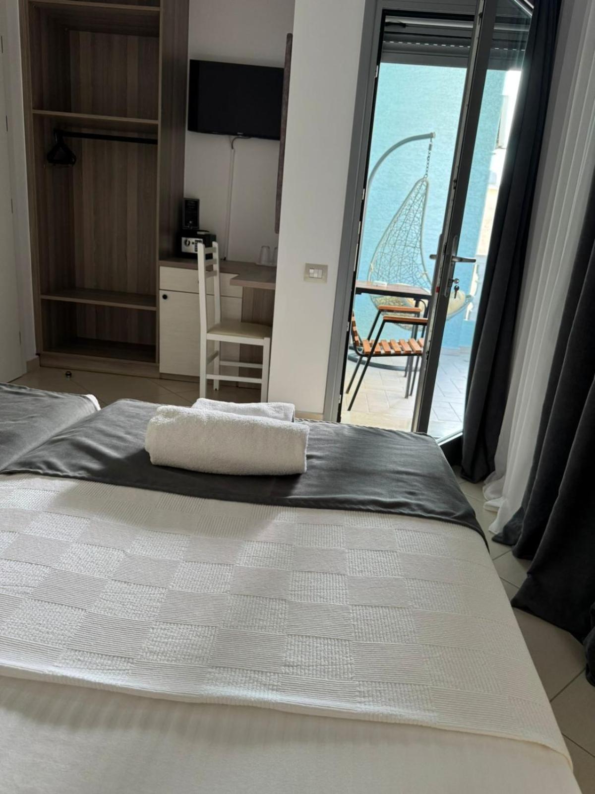 Hotel Abedini ซารานเดอ ภายนอก รูปภาพ