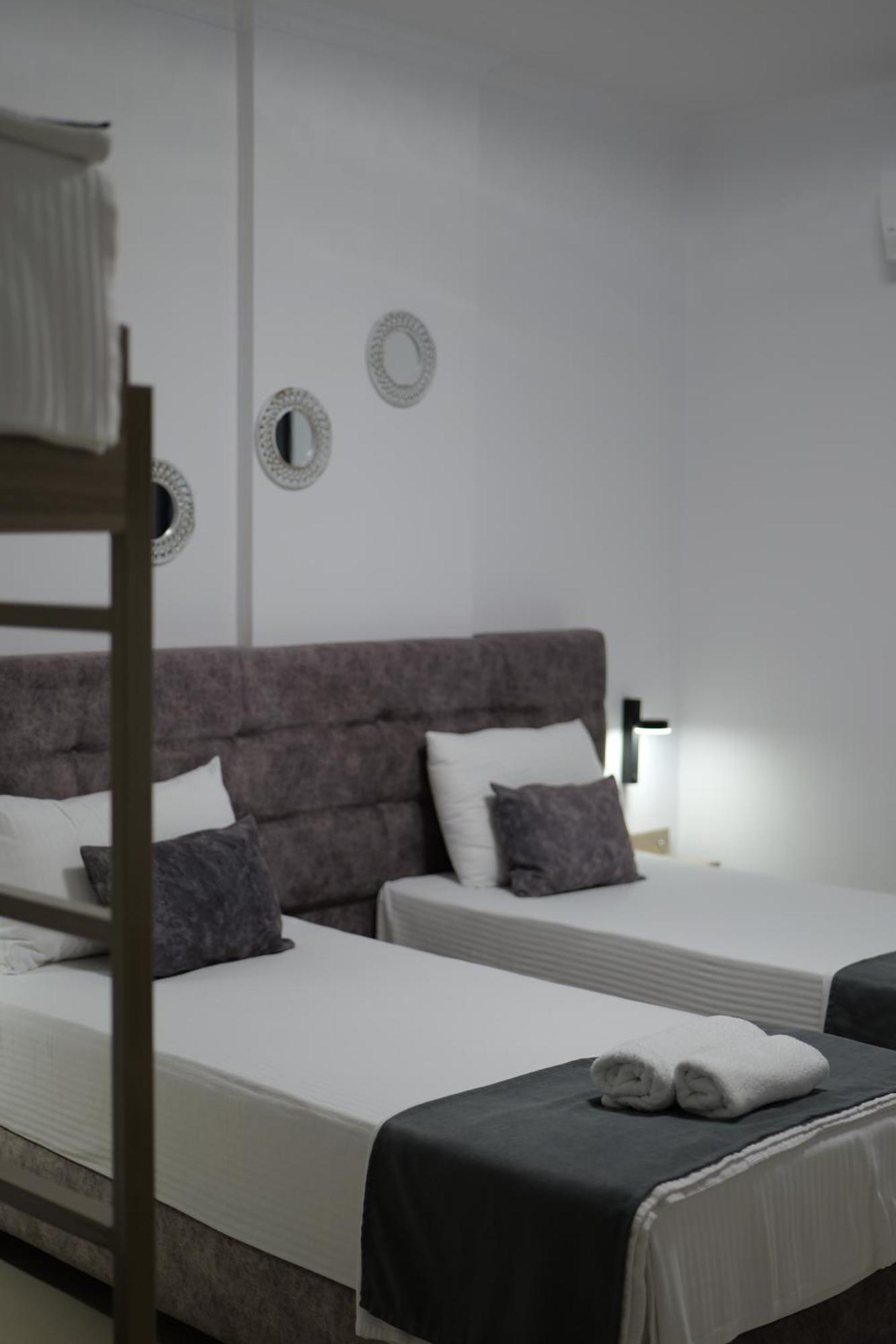 Hotel Abedini ซารานเดอ ภายนอก รูปภาพ